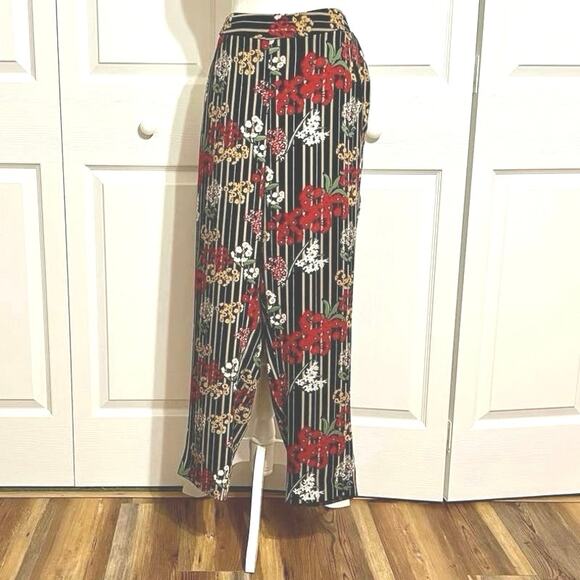 Monroe & Main Wide leg pants Women’s sz L. Black & flowers. Pull-on,elastic back - Picture 1 of 6